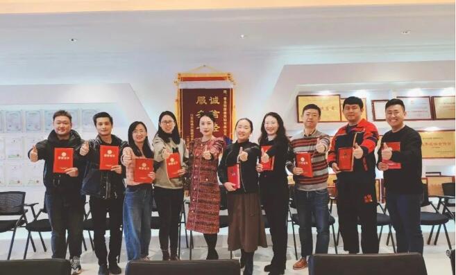 愛(ài)有溫度，心有未來(lái)--東達(dá)建材2022榮譽(yù)表彰圓滿成功